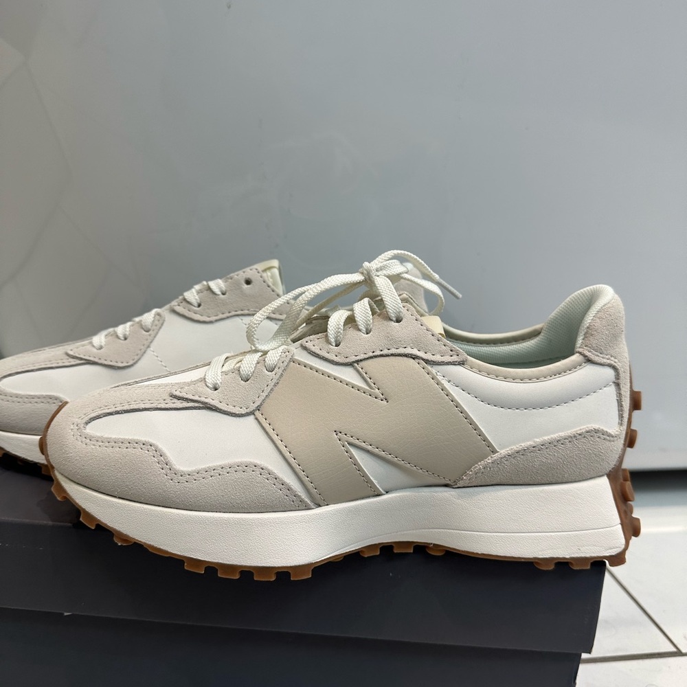 New Balance 327